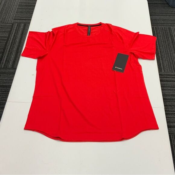 Men’s lululemon License to Train Short Sleeve Red Size XL - Picture 1 of 3
